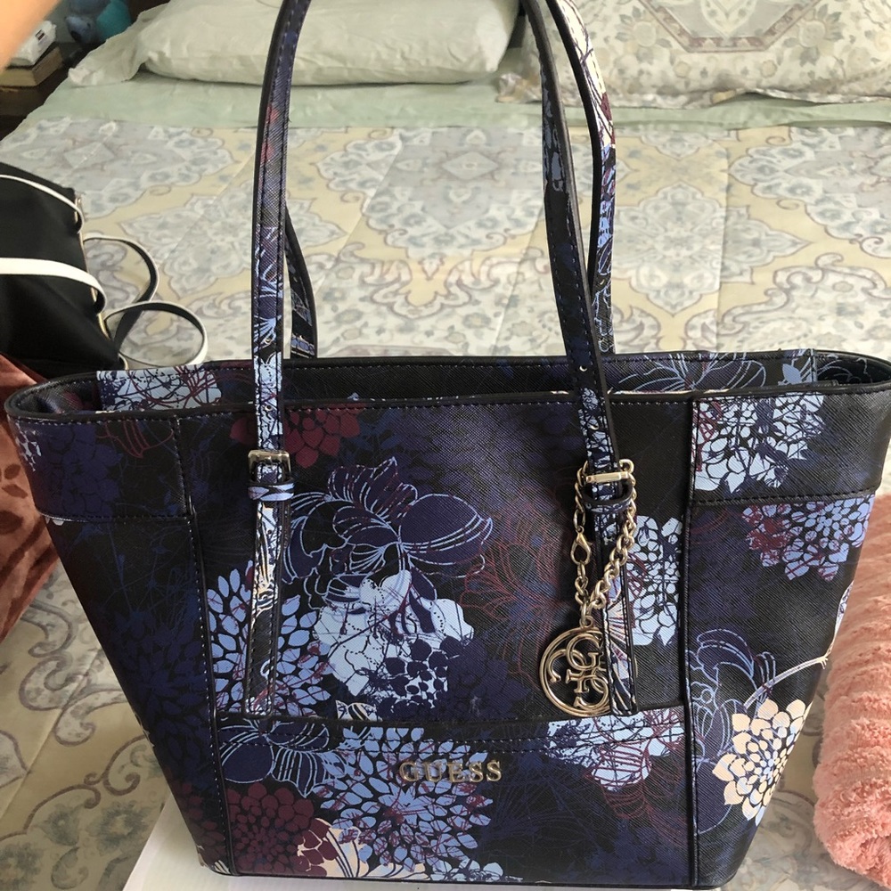 Guess hand bag.